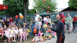 Langenzenn - Das diesjährige Familienspiel findet am 24. Juni in Langenzenn in der Zeit von 9.30 Uhr bis 17.00 Uhr statt. Es wird in Kooperation von Landkreis Fürth, Sparkasse Fürth und Fürther Nachrichten veranstaltet. Start und Ziel sind am Festplatz an der Sanktustorstraße. Langenzenn - Das diesjährige Familienspiel findet am 24. Juni in Langenzenn in der Zeit von 9.30 Uhr bis 17.00 Uhr statt. Es wird in Kooperation von Landkreis Fürth, Sparkasse Fürth und Fürther Nachrichten veranstaltet. Start und Ziel sind am Festplatz an der Sanktustorstraße.