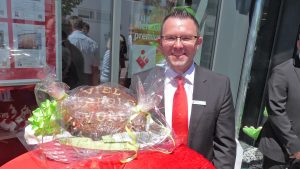 Sparkasse Fürth: Neue Geschäftsstelle am Stadion eröffnet