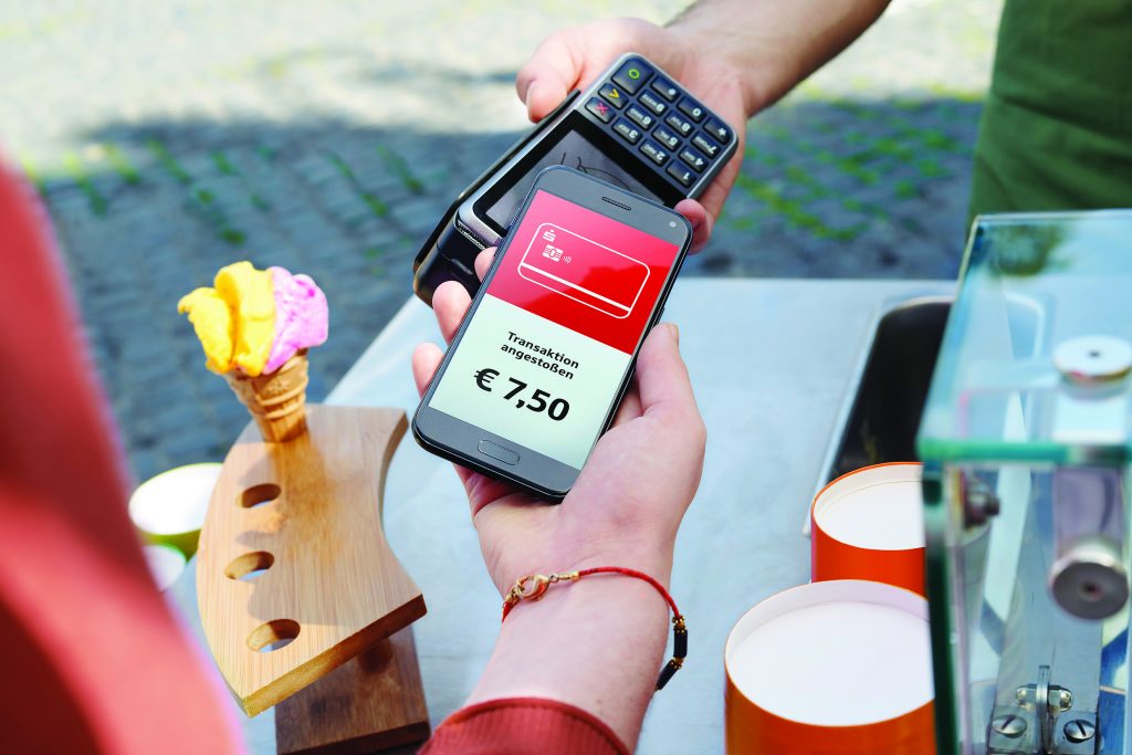 Mobiles Bezahlen ist, neben der neuen Echtzeit-Überweisung und dem Handy-zu-Handy-Bezahlverfahren Kwitt, ein neuer, innovativer Service, den Sparkassen-Kunden auf Wunsch nutzen können.