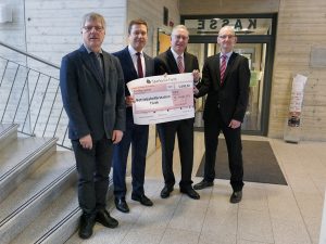Sparkasse Fürth unterstützt Betriebshelferstation mit 5.000 Euro 