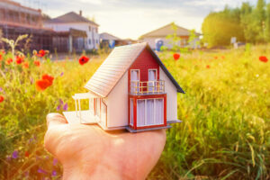 ie Hintergründe für den Anstieg sind vielfältig - erstmals seit 2019 steigen die Baufinanzierungszinsen wieder.