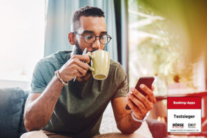 Sie möchten Ihre Bankgeschäfte bequem nebenbei erledigen? Dann nutzen Sie die praktischen Funktionen der Sparkassen-App, die bereits mehrfach ausgezeichnet wurde.