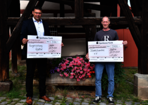 Gute Unterhaltung, Kinoabende und je 3.100 € für Sternstunden e.V. und die Bürgerstiftung Roßtal – das ist das Ergebnis des Benefiz-Autokinos.