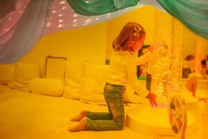 Für die Kinder, im Frauenhaus Fürth, möchten die Erzieherinnen mit der Anne Bunzel Frauenhaus Fürth Stiftung einen Snoezelenraum einrichten.