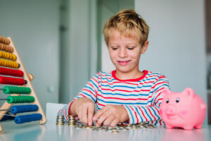 Wird offen über Geld und dessen Verwendung diskutiert oder gibt es Tabus? Das Umfrageinstitut Kantar hat Eltern mit Kindern dazu befragt.