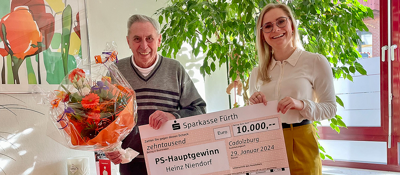 Seit kurzem freut sich Heinz Niendorf, Kunde der Cadolzburger Geschäftsstelle der Sparkasse Fürth, über den Hauptgewinn von 10.000 Euro.