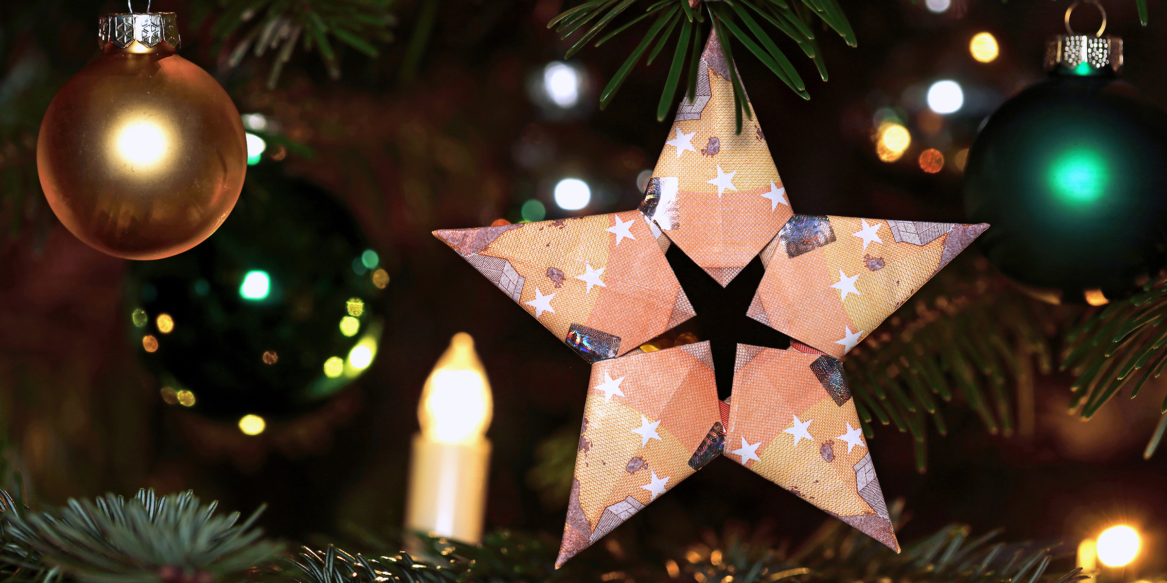 Tannenbaum mit einem Geldgeschenk "Stern"