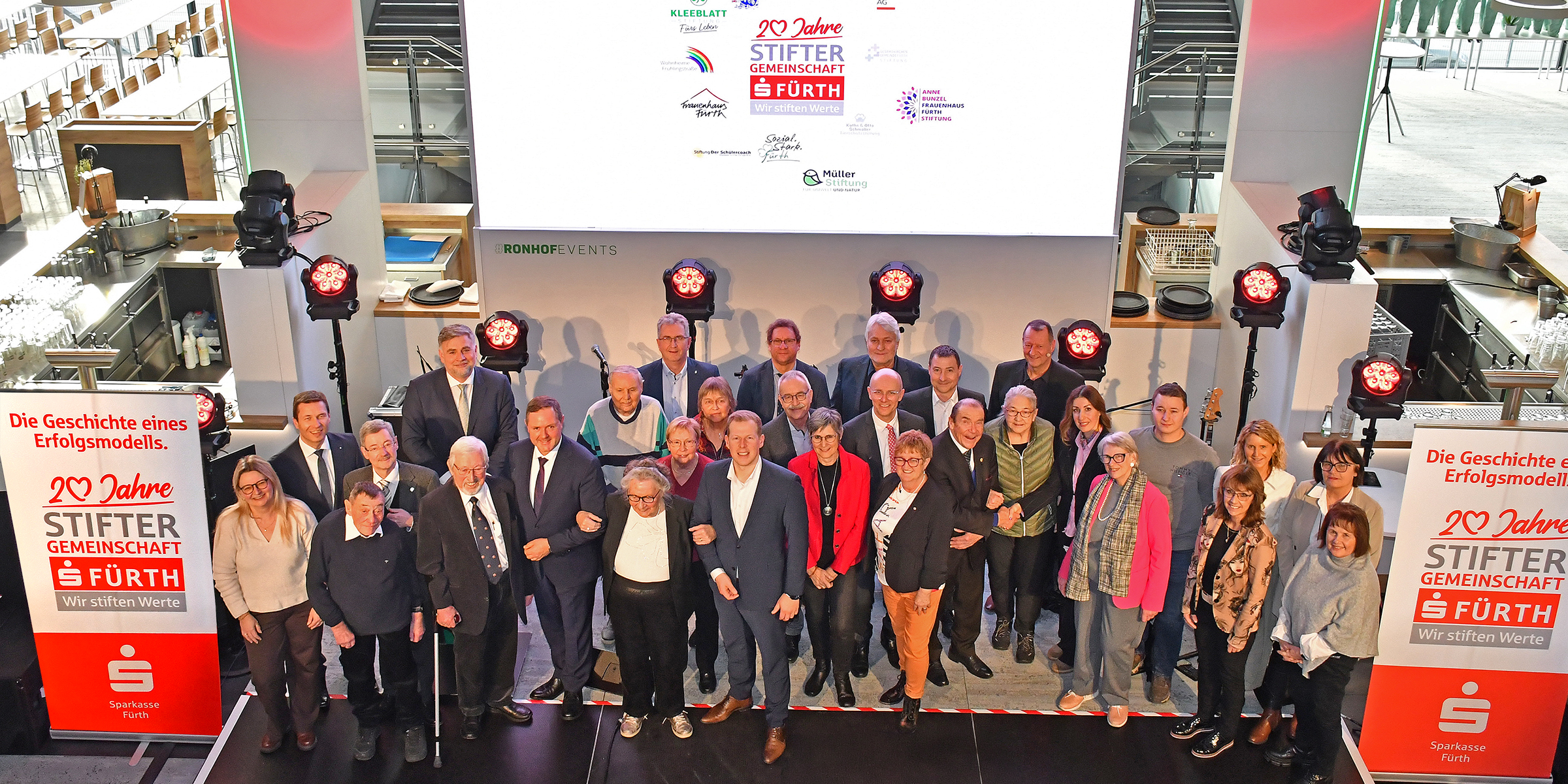 Die Sparkasse Fürth hat zum 20-jährigen Jubiläum der Stiftergemeinschaft Fürth eine „Sportstiftung der Sparkasse Fürth“ ins Leben gerufen.